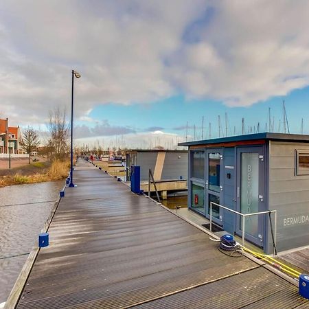 Hotel Modern Houseboat In Marina Of Volendam Exterior foto