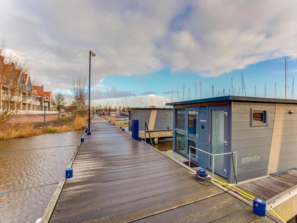 Hotel Modern Houseboat In Marina Of Volendam Exterior foto