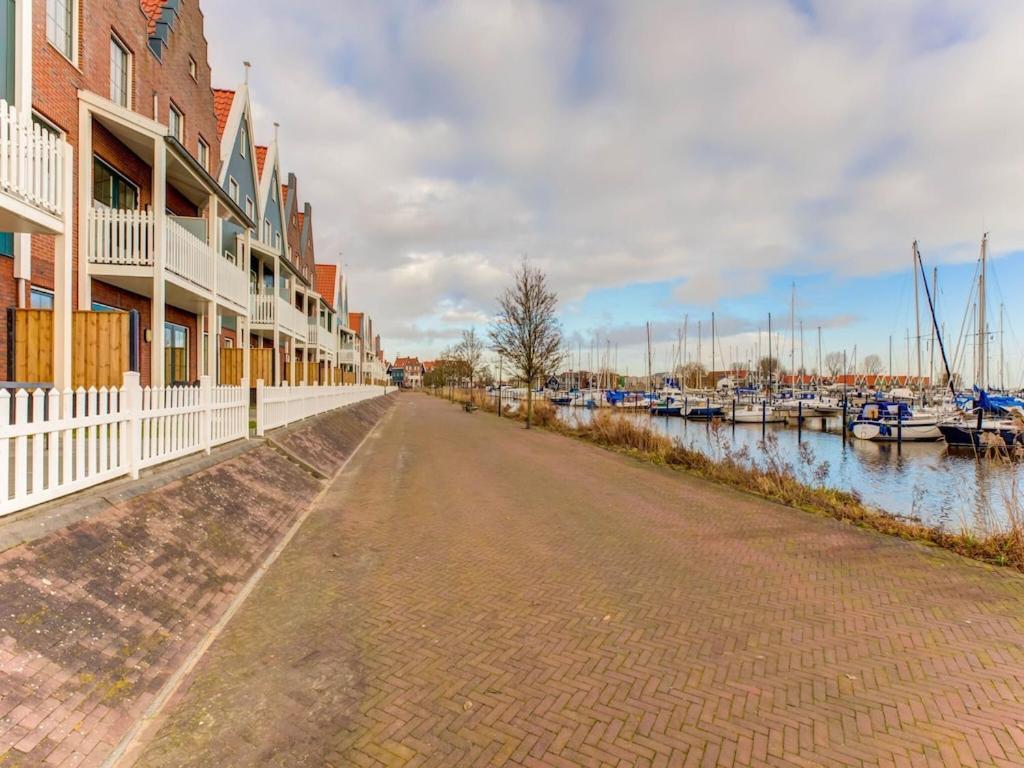 Hotel Modern Houseboat In Marina Of Volendam Exterior foto