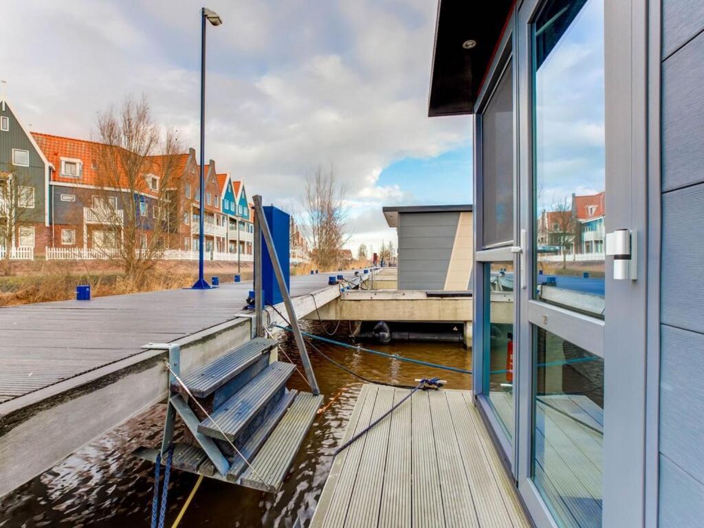 Hotel Modern Houseboat In Marina Of Volendam Exterior foto