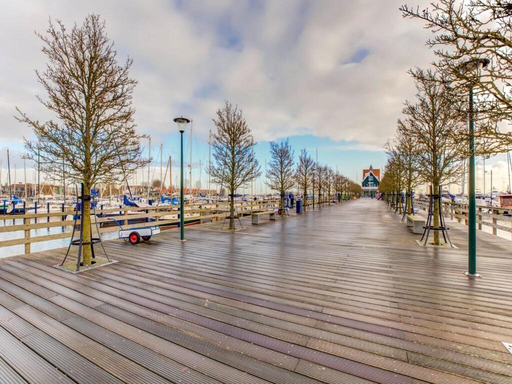Hotel Modern Houseboat In Marina Of Volendam Exterior foto