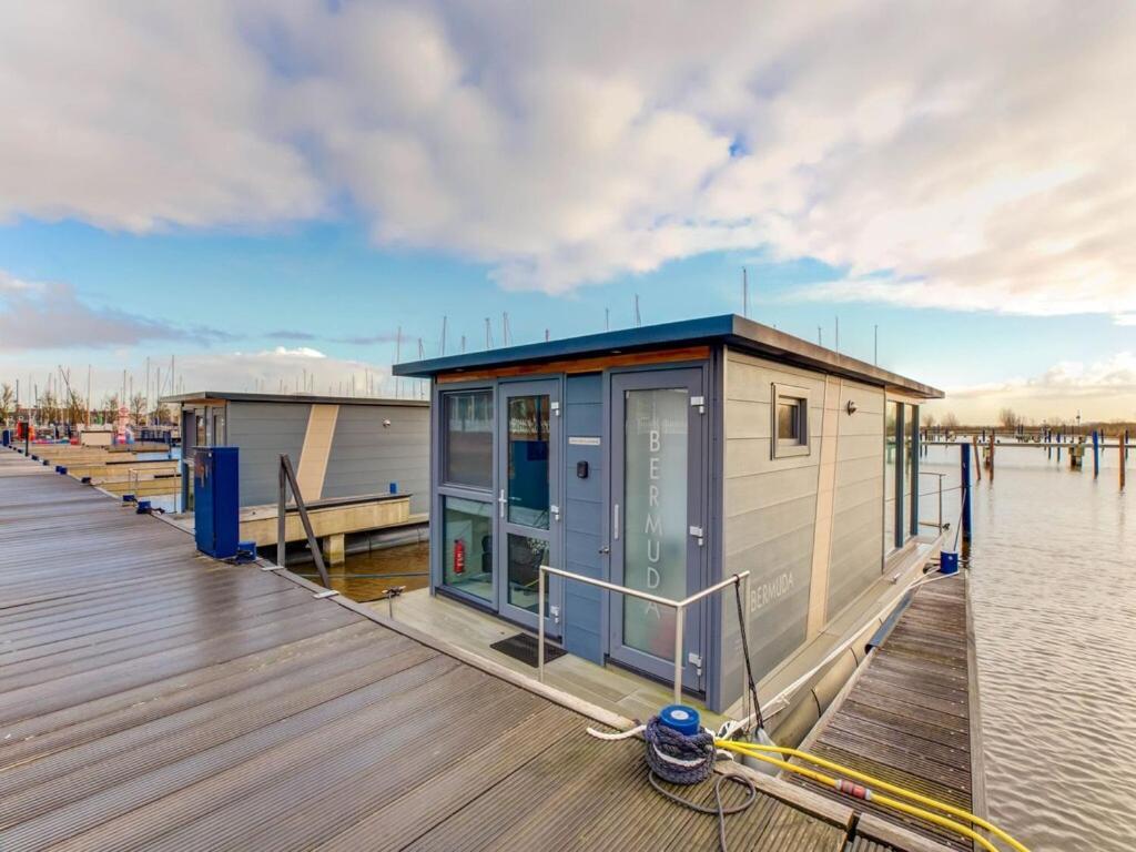 Hotel Modern Houseboat In Marina Of Volendam Exterior foto